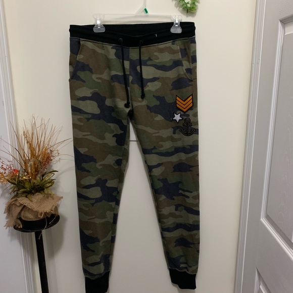 Urban Heritage Camo Drawstring Joggers - Picture 2 of 8
